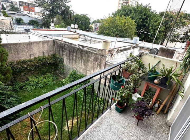 Dpto.4 amb. VENTA. Flores. +balcon 5