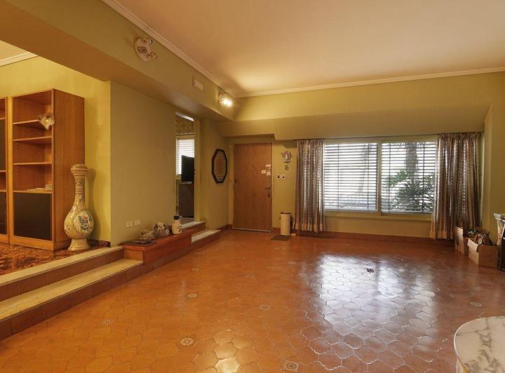 Venta - Casa 5 ambientes con cochera - Liniers 3
