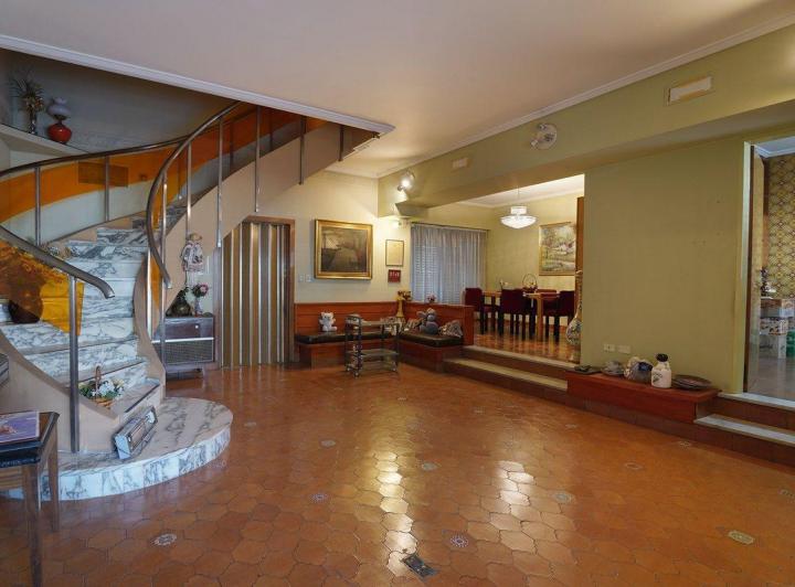 Venta - Casa 5 ambientes con cochera - Liniers 1