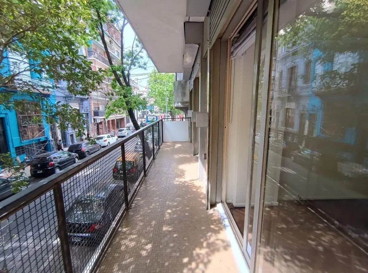 VENTA DEPARTAMENTO 4 AMBIENTES, FLORES. 2
