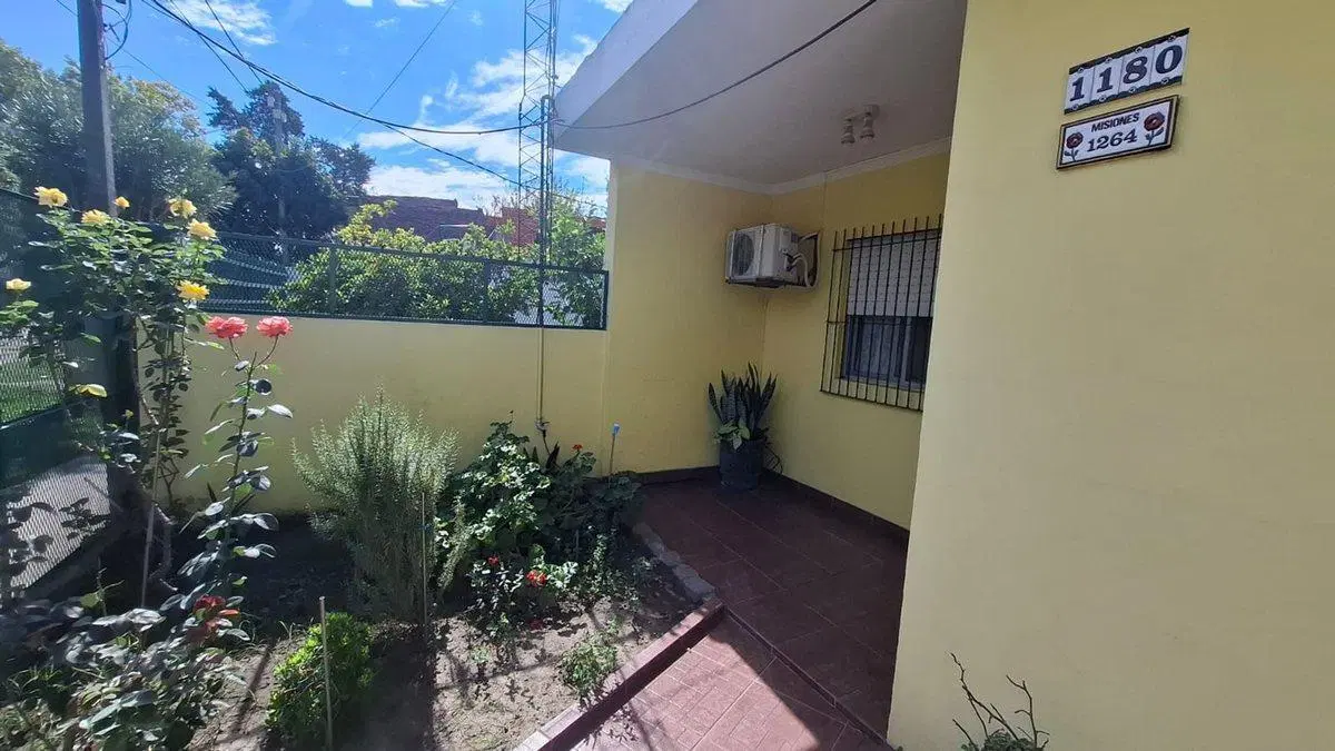 VENTA CASA 3 AMBIENTES CON QUINCHO Y COCHERA MERLO 2