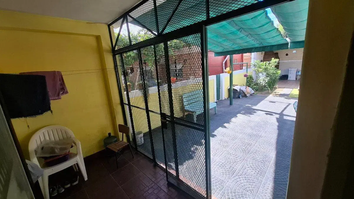 VENTA CASA 3 AMBIENTES CON QUINCHO Y COCHERA MERLO 4