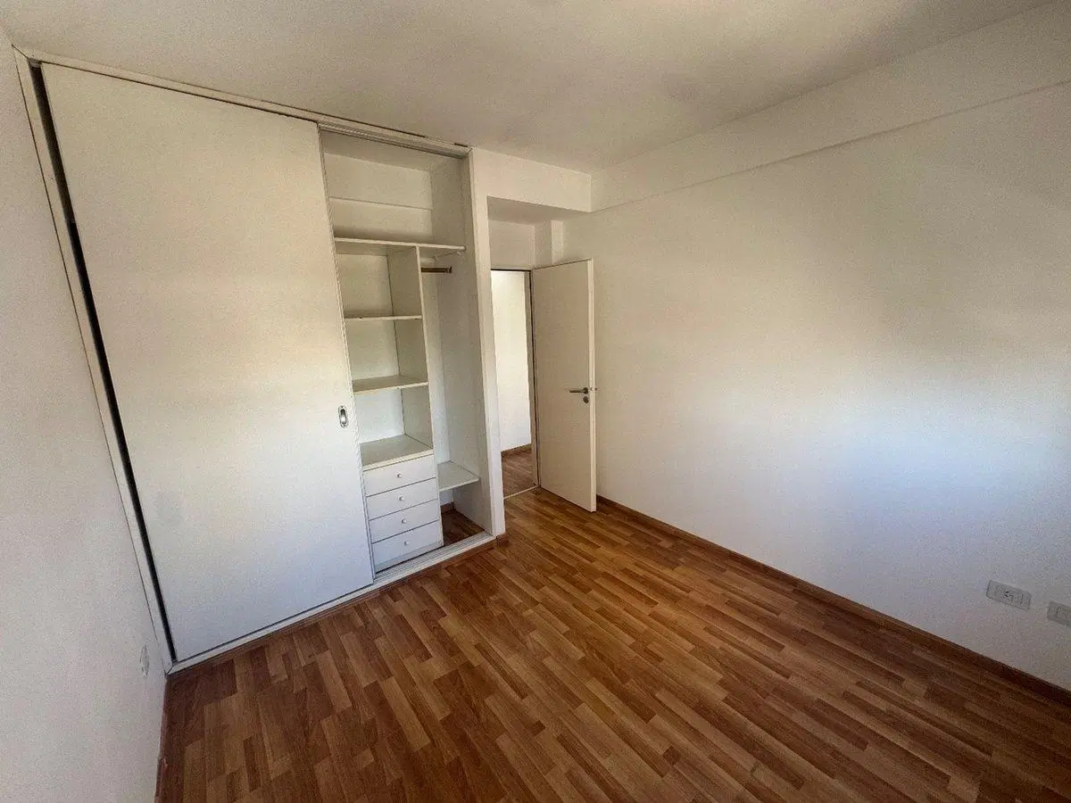 VENTA DEPARTAMENTO 3 AMBIENTES C/ COCHERA LANUS 8