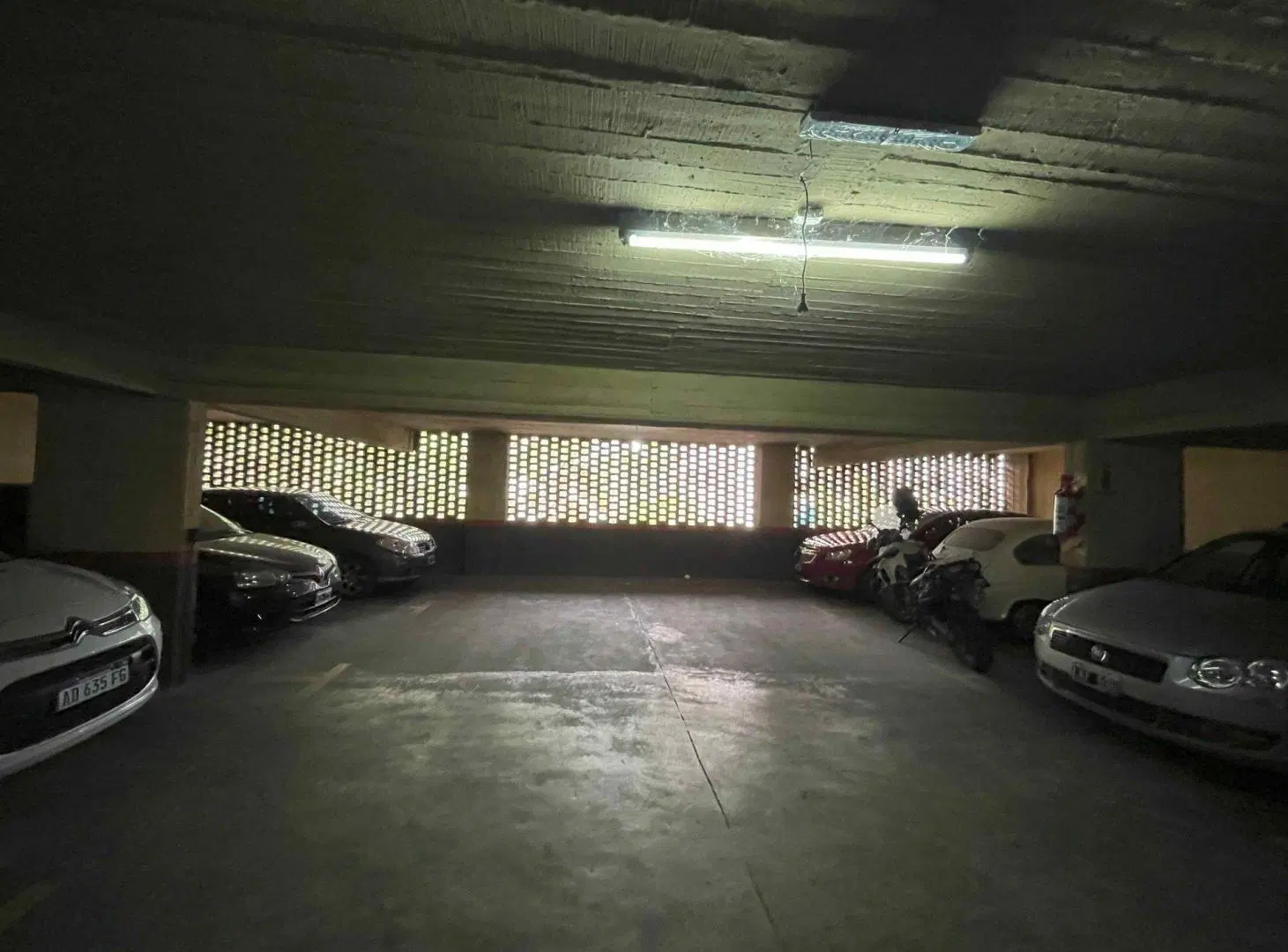 En Venta COCHERA FIJA Y CUBIERTA ASCENSOR - FLORES 3