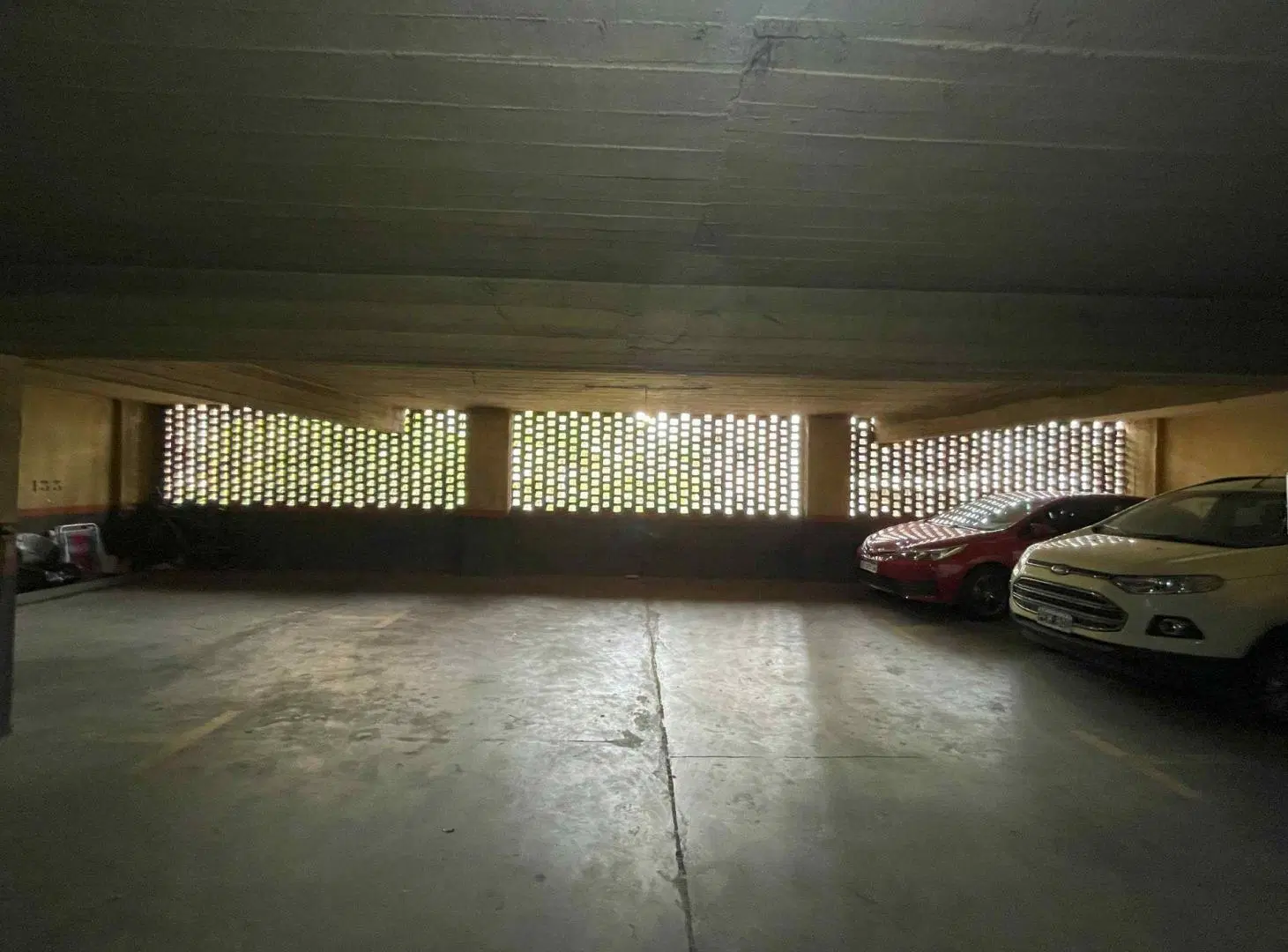 En Venta COCHERA FIJA Y CUBIERTA ASCENSOR - FLORES 5