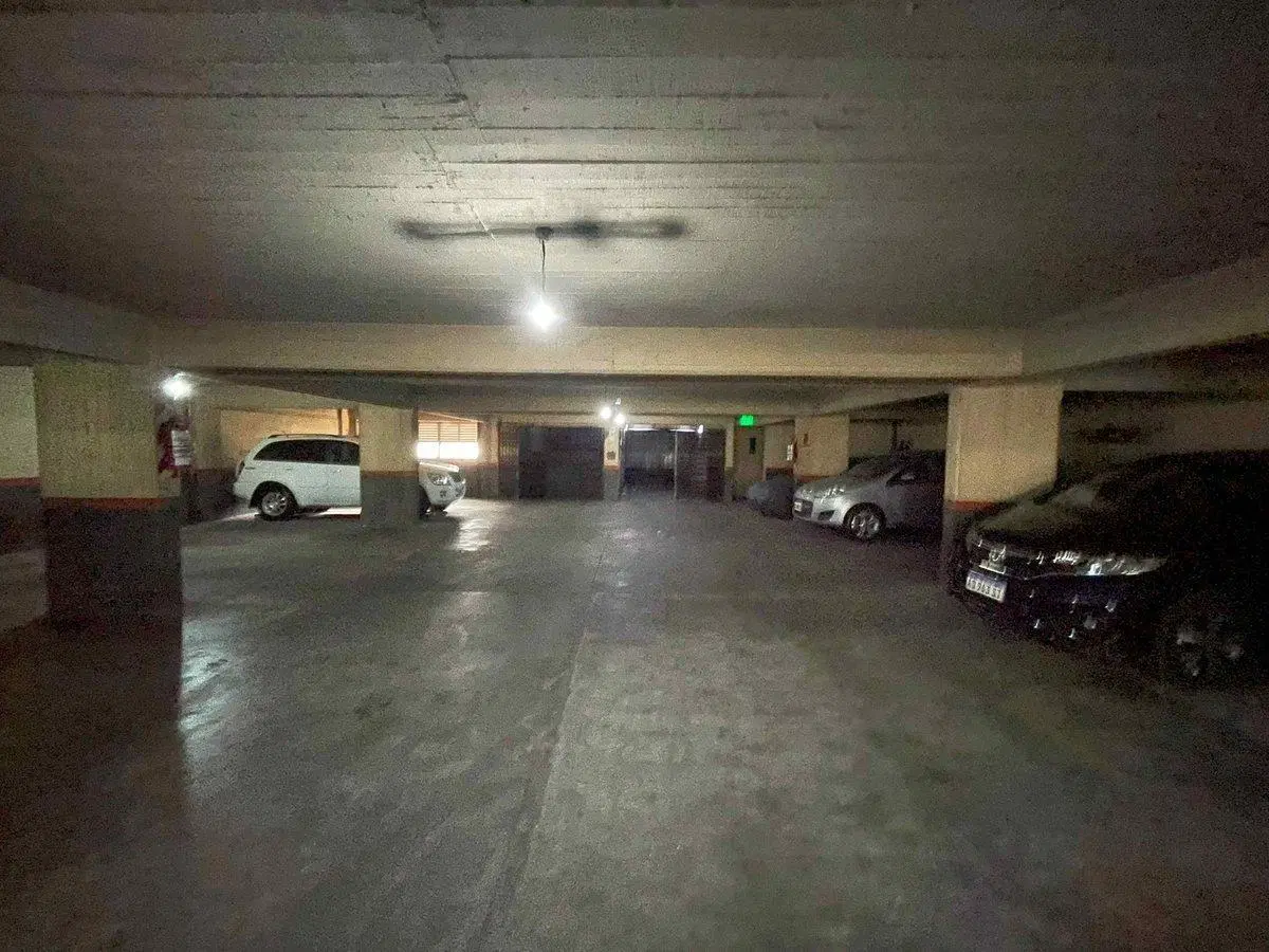 en venta COCHERA FIJA Y CUBIERTA ASCENSOR - FLORES 3