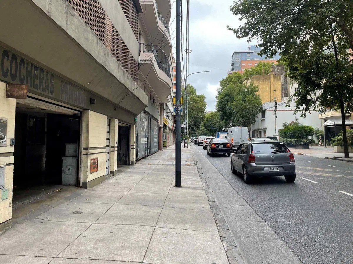 en venta COCHERA FIJA Y CUBIERTA ASCENSOR - FLORES 4