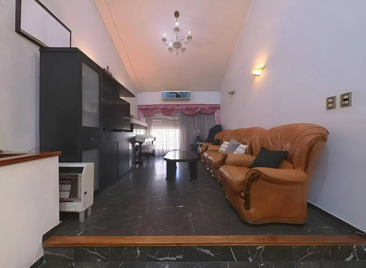 VENTA CASA Chalet 6 Amb. 5 Hab. Velez Sarsfield 2