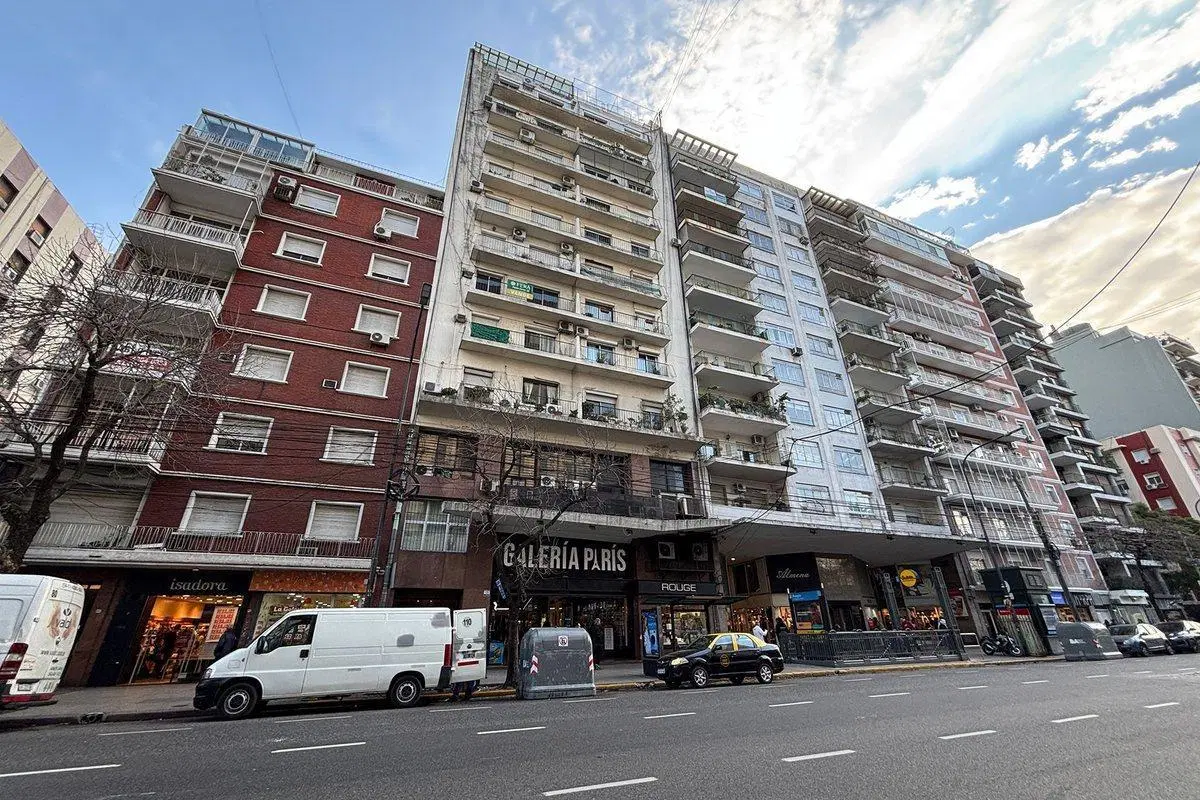 VENTA DPTO 3 DORM C/DEPEND. COCHERA FIJA CABALLITO 8