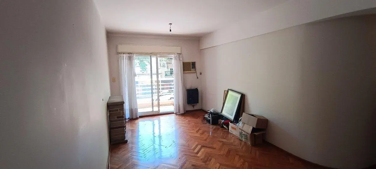 VENTA DEPTO. 3 AMBIENTES. BALCON Y PATIO. FLORES 3