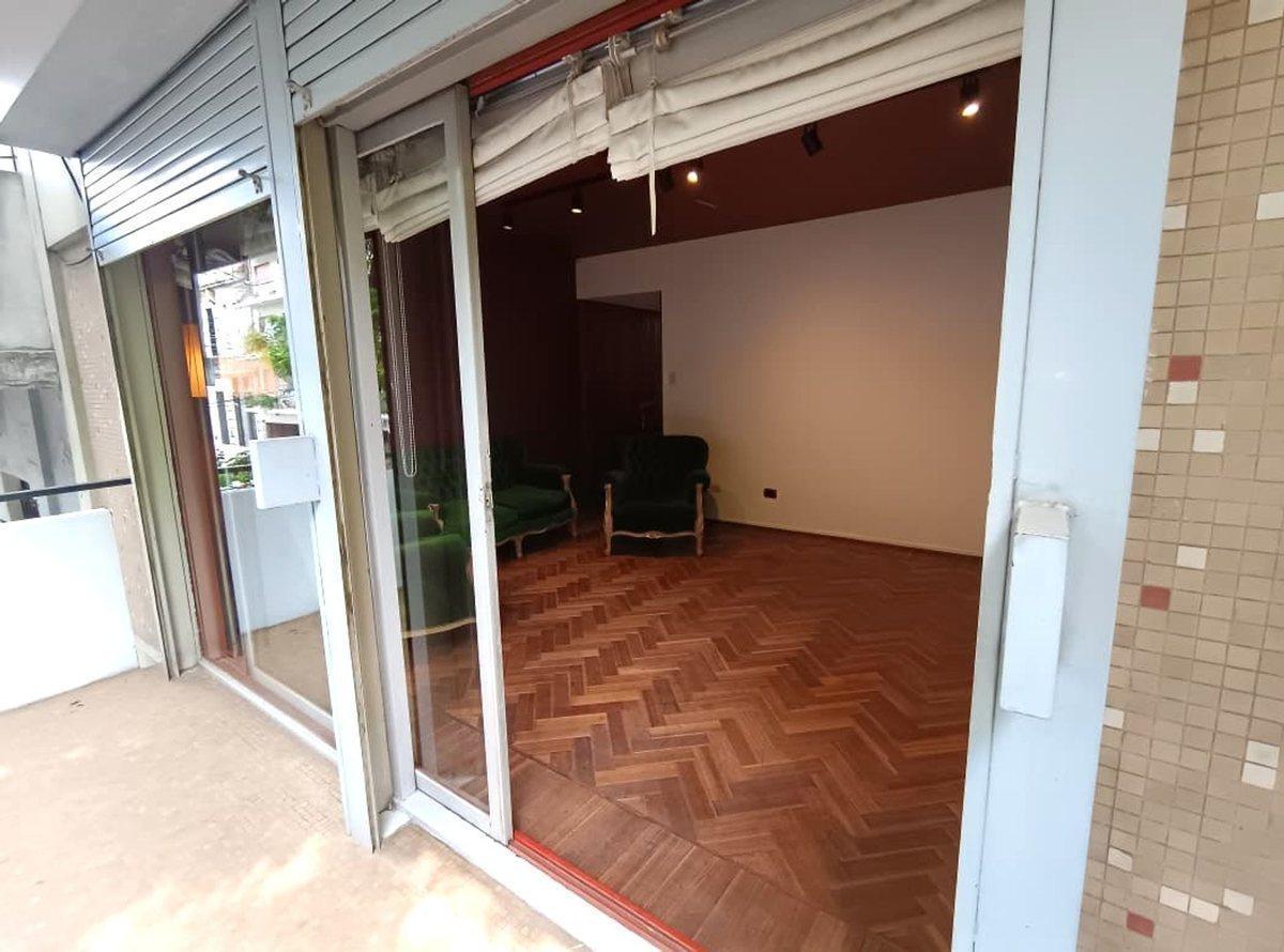 Foto de VENTA DEPTO 3 AMB C/ DEPENDENCIA, BALCÓN, FLORES., imagen 2
