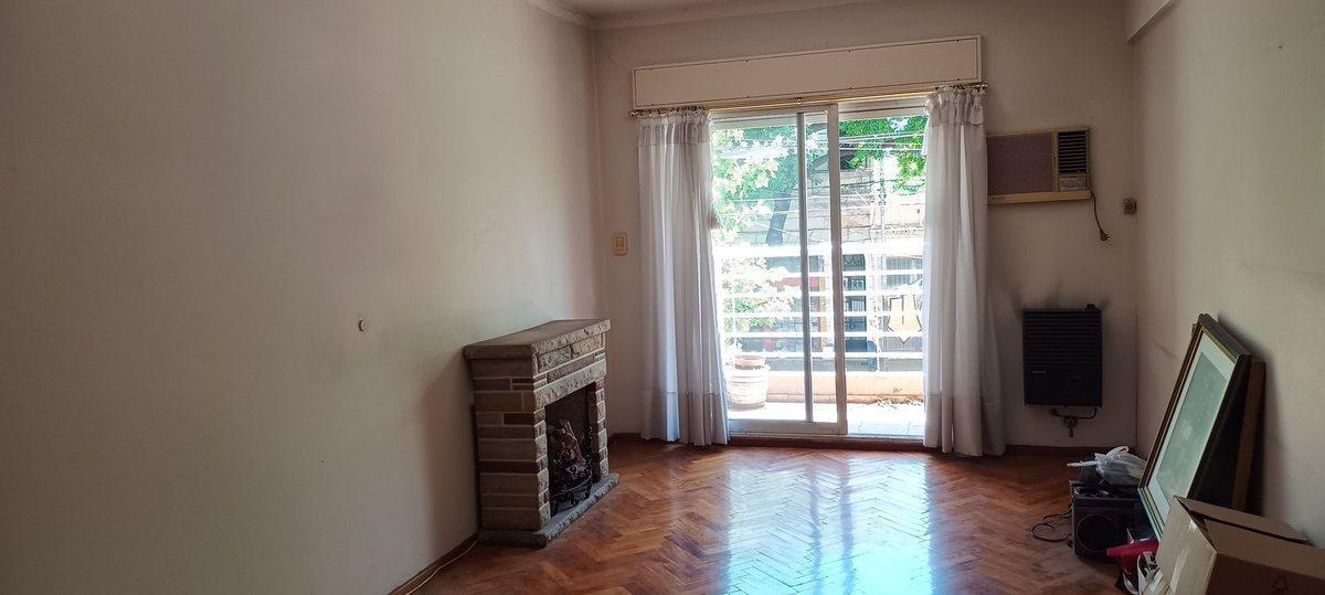Foto de VENTA DEPTO. 3 AMBIENTES. C/BALCÓN Y PATIO. FLORES, imagen 3