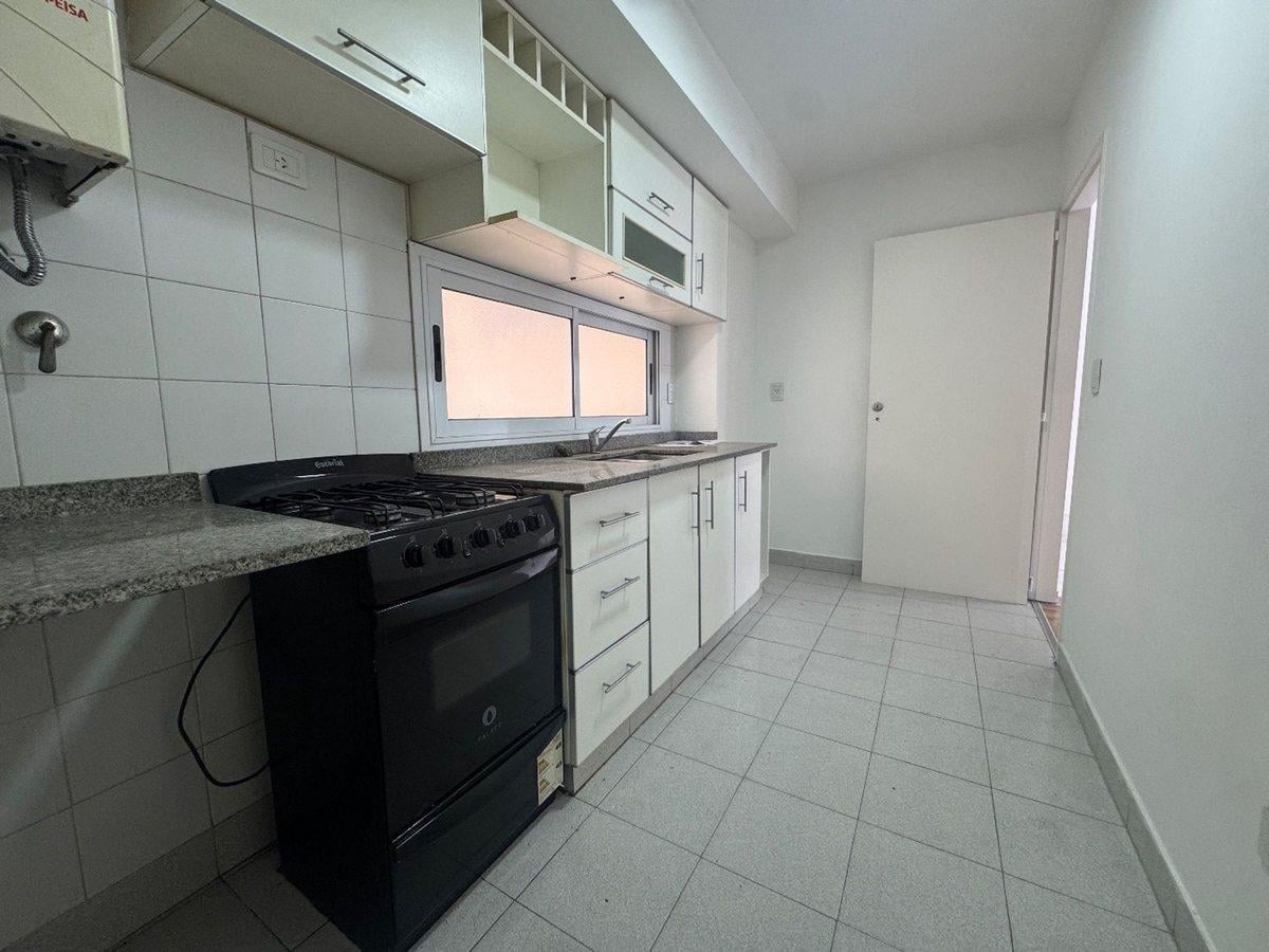 Foto de VENTA DEPARTAMENTO 3 AMBIENTES C/ COCHERA LANUS, imagen 4