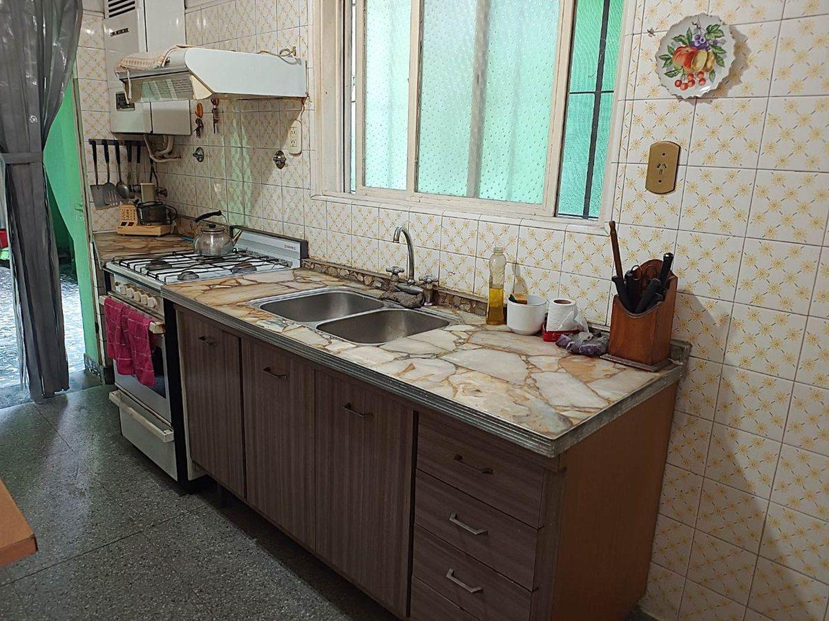 Foto de Venta casa en Flores Sur lote propio 177m2 totales, imagen 4