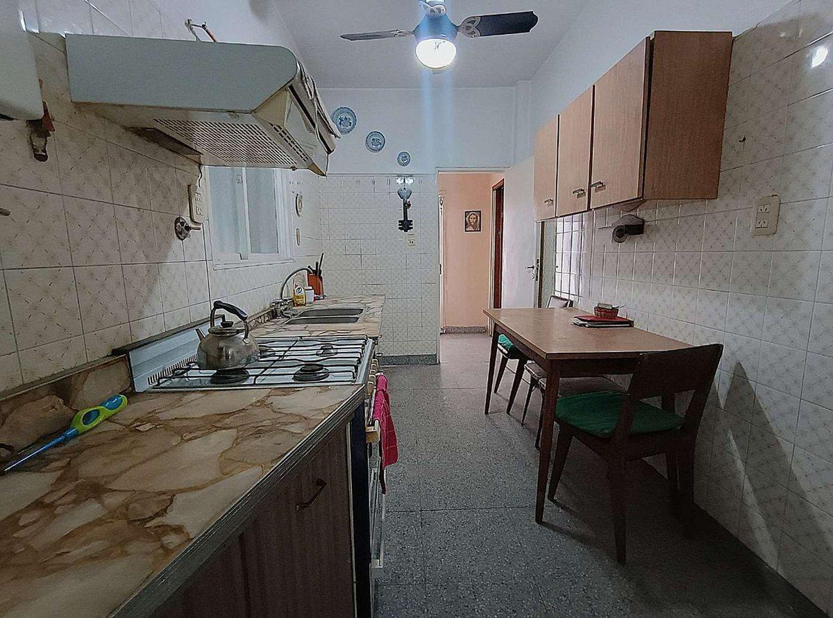Foto de Venta casa en Flores Sur lote propio 177m2 totales, imagen 3