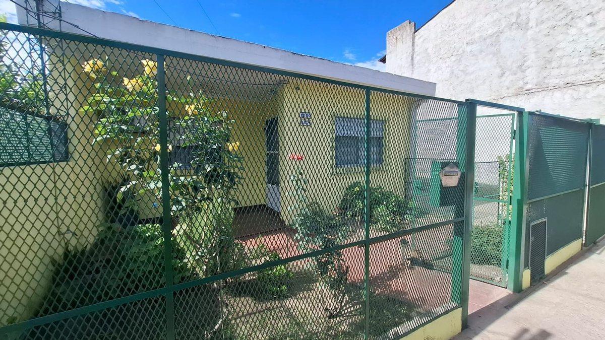 Foto de VENTA CASA 3 AMBIENTES CON QUINCHO Y COCHERA MERLO, imagen 3
