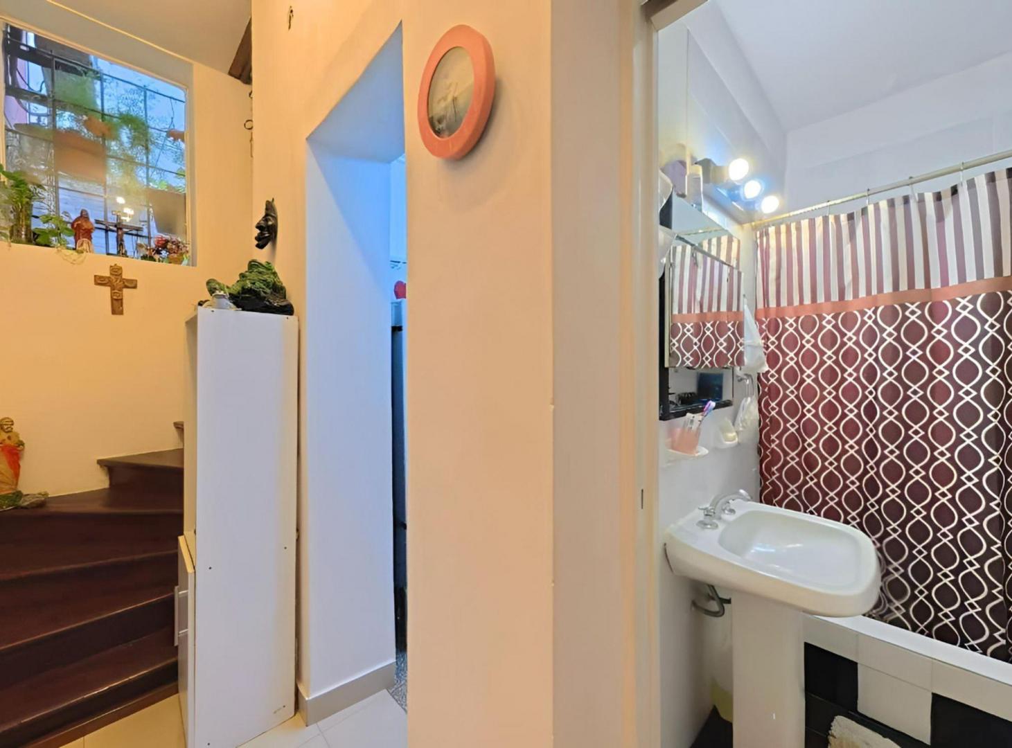 Foto de VENTA CASA 4 AMB. EN FLORES, REFACCIONADA, imagen 3