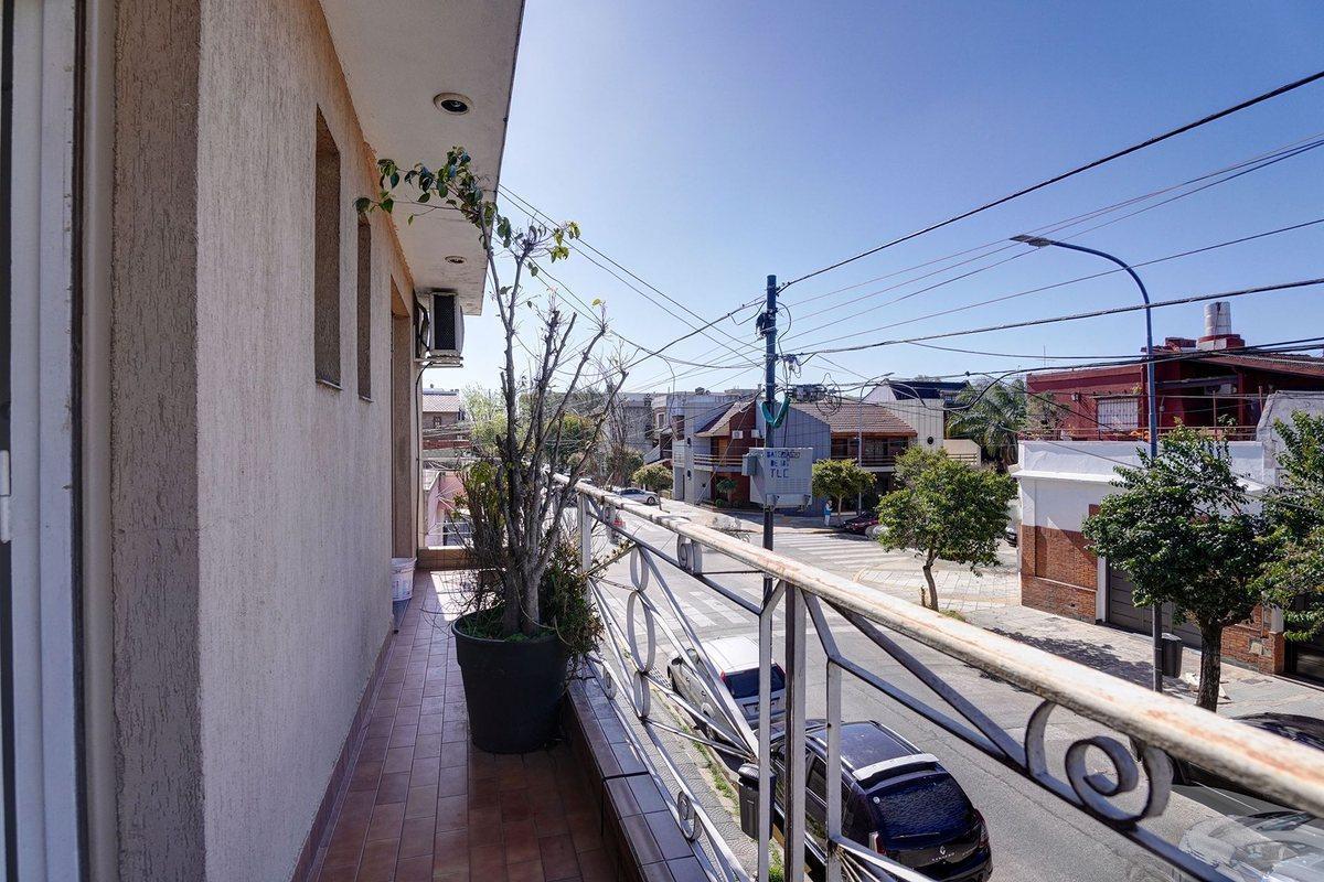Foto de Venta-PH 3 amb c/terraza, quincho y garage-Liniers, imagen 2