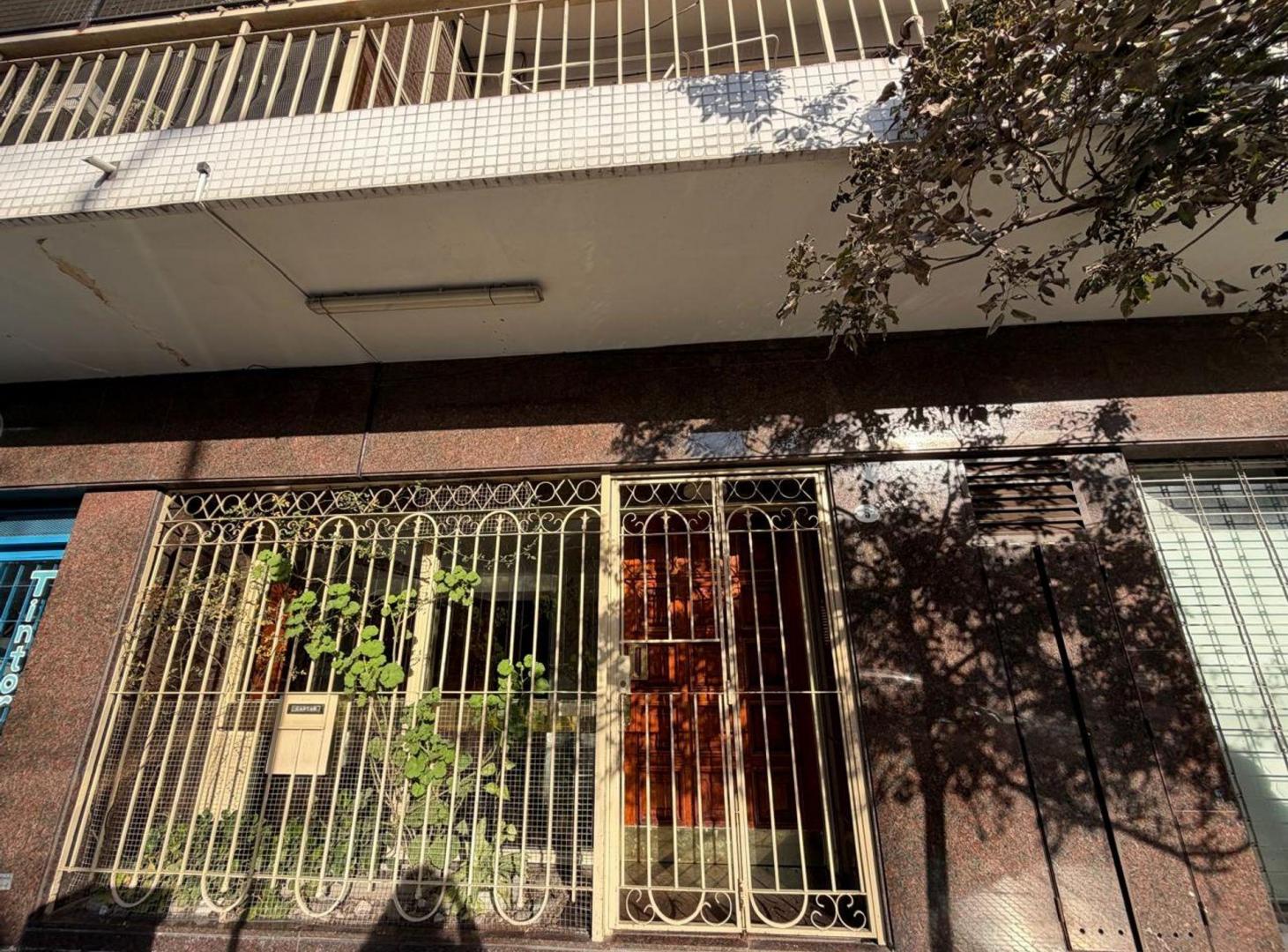 Foto de Alquiler departamento 4 amb con parrilla Floresta, imagen 1