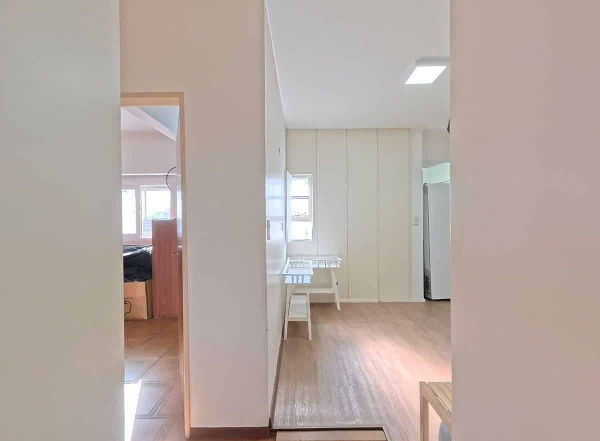 Foto de VENTA DEPTO 6 AMB DUPLEX SEMIPISO C/COCH EN FLORES, imagen 4