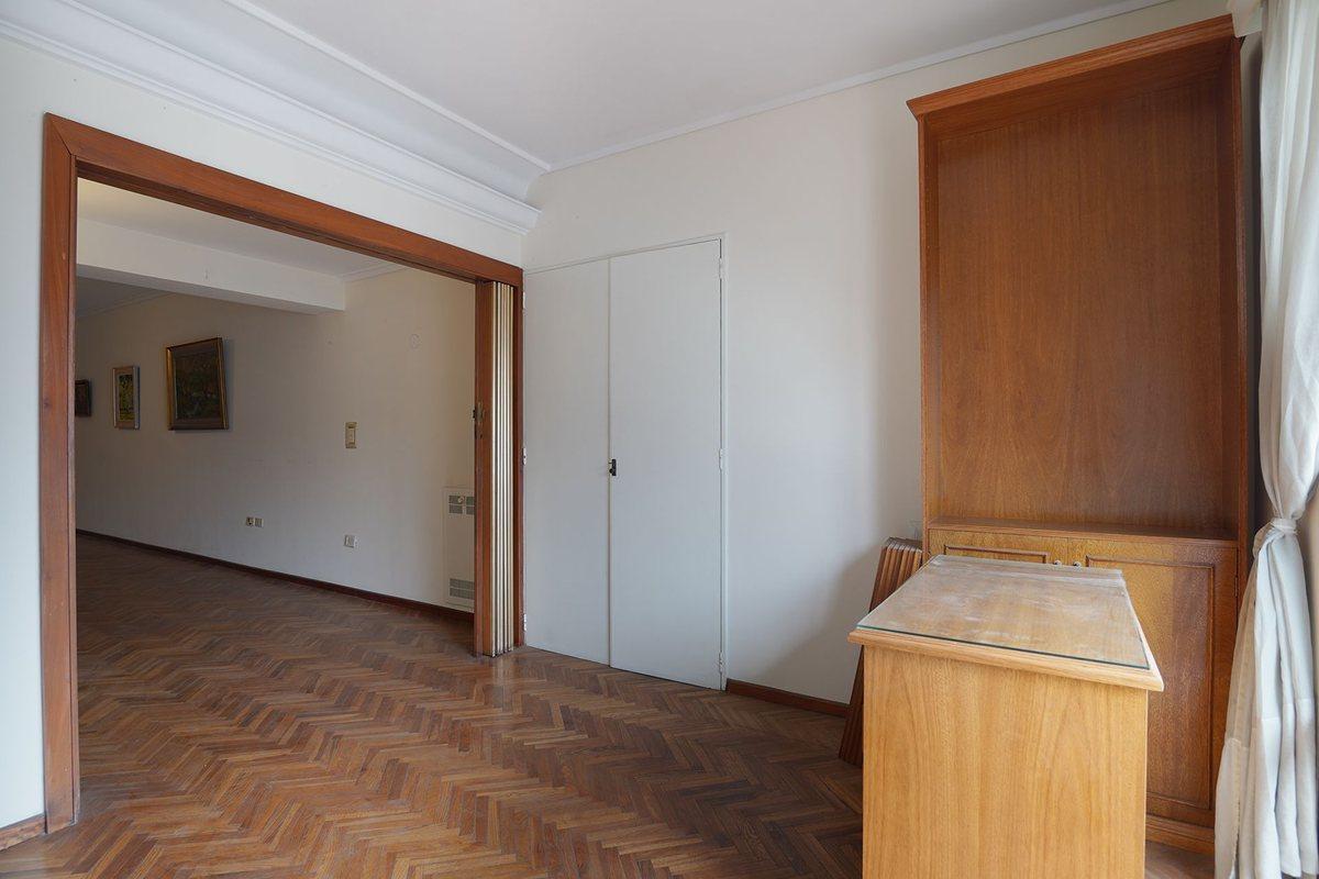 Foto de VENTA DEPTO 4 AMB C/DEPEND. COCHERA FIJA CABALLITO, imagen 2