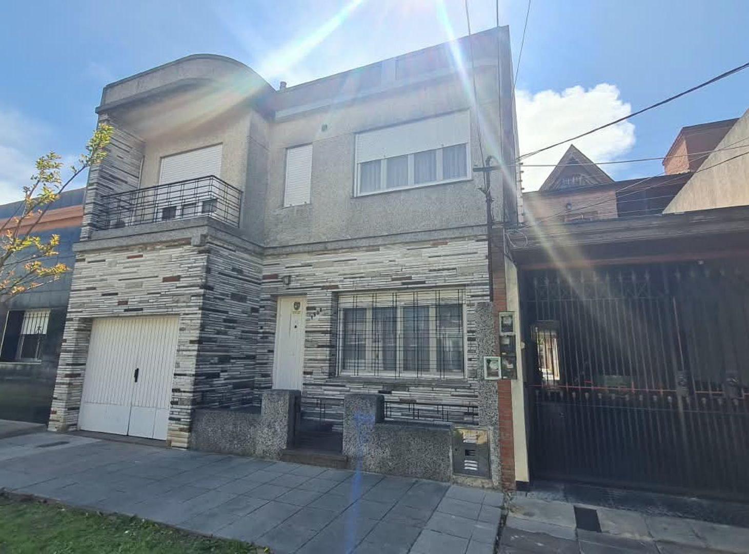Foto de Venta casa 3 amb parrilla c/garaje Villa Dominico, imagen 5