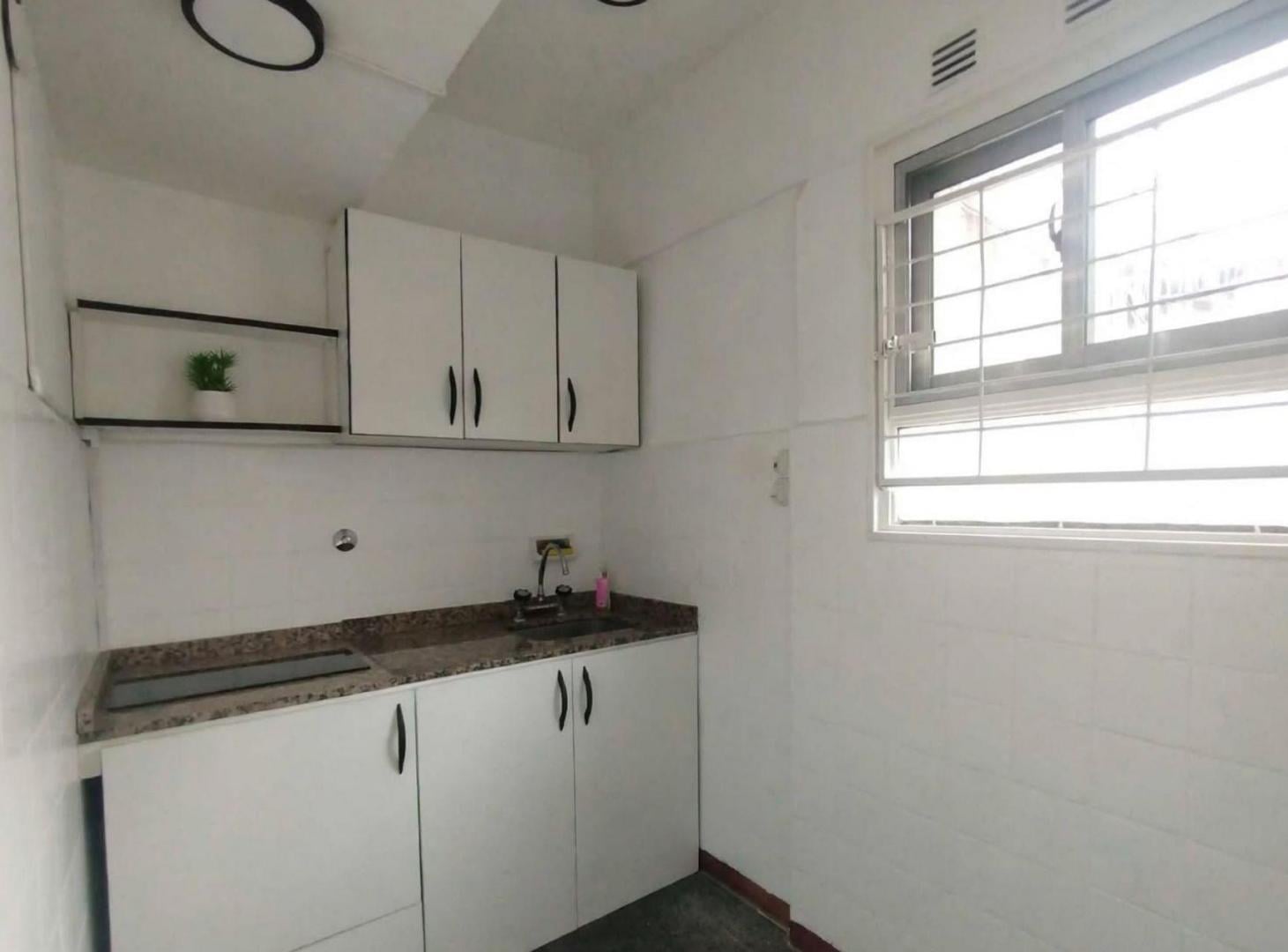Foto de VENTA MONOAMBIENTE AMOBLADO X ESCALERA MONSERRAT, imagen 3
