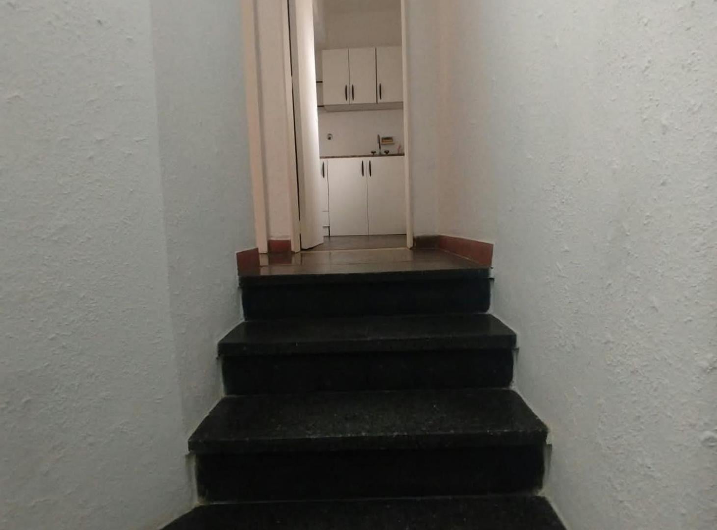 Foto de VENTA MONOAMBIENTE AMOBLADO X ESCALERA MONSERRAT, imagen 4