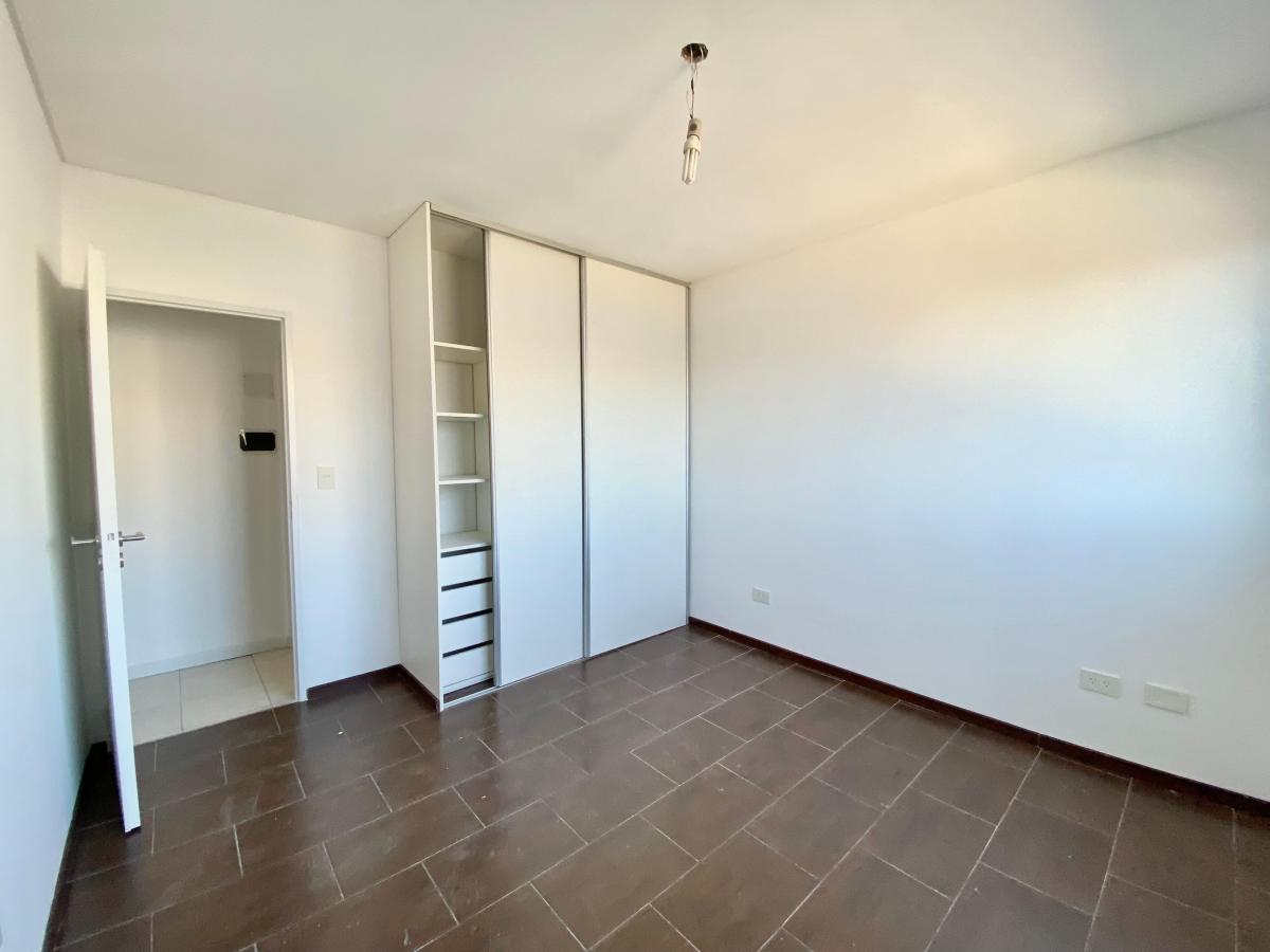 Departamento con Excelente Ubicacion en Castelar Norte 2