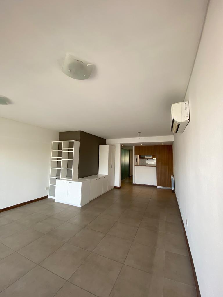 Departamento de Categoria en Pleno Centro de Castelar - 2 Ambientes Amplios 4