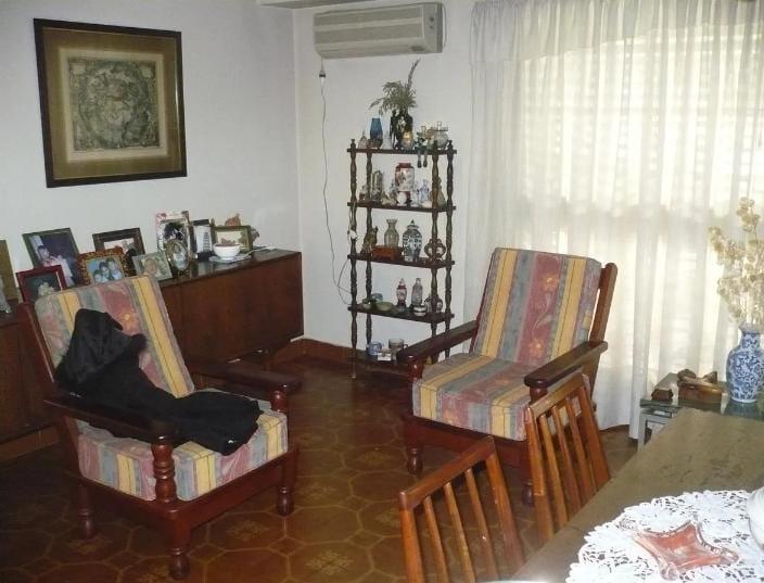 Casa Ubicada en Excelente Zona de Ituzaingo con Destino Comercial o Uso de Vivienda 5