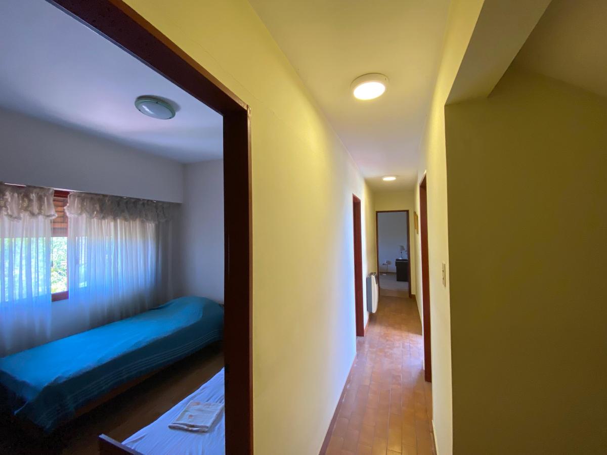 Casa en Venta con Amplio Jardín en Castelar - Dueño Financia Hasta 50% 2
