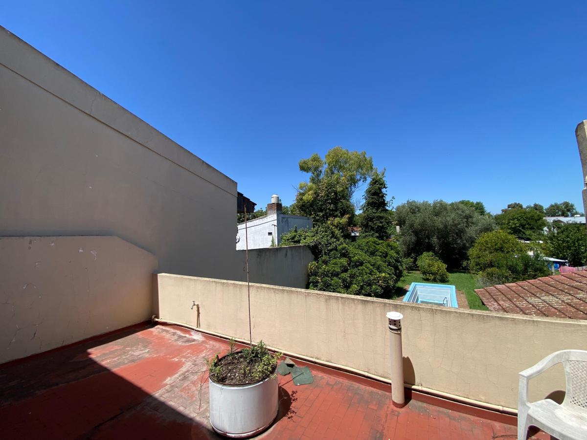 Casa en Venta con Amplio Jardín en Castelar - Dueño Financia Hasta 50% 1