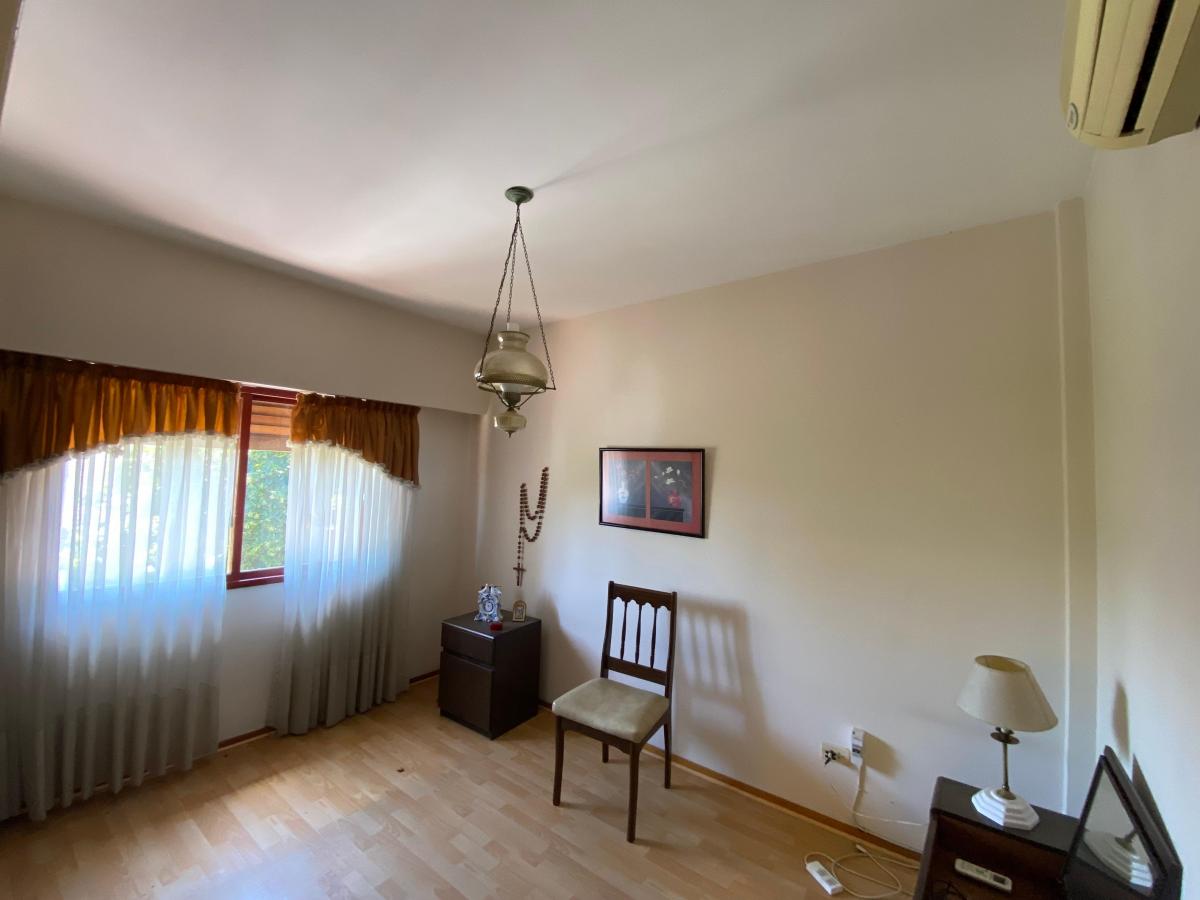 Casa en Venta con Amplio Jardín en Castelar - Dueño Financia Hasta 50% 4