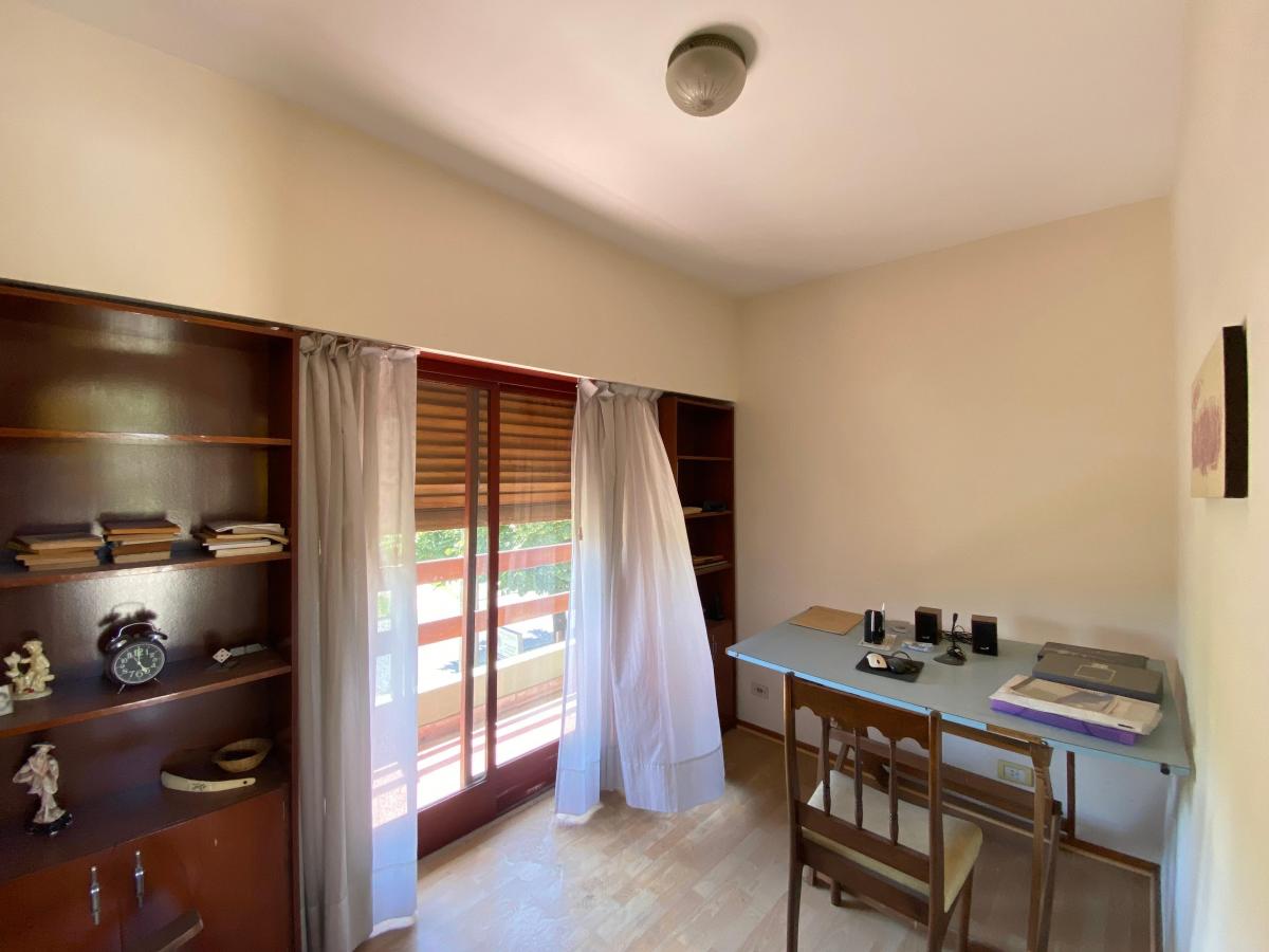 Casa en Venta con Amplio Jardín en Castelar - Dueño Financia Hasta 50% 4