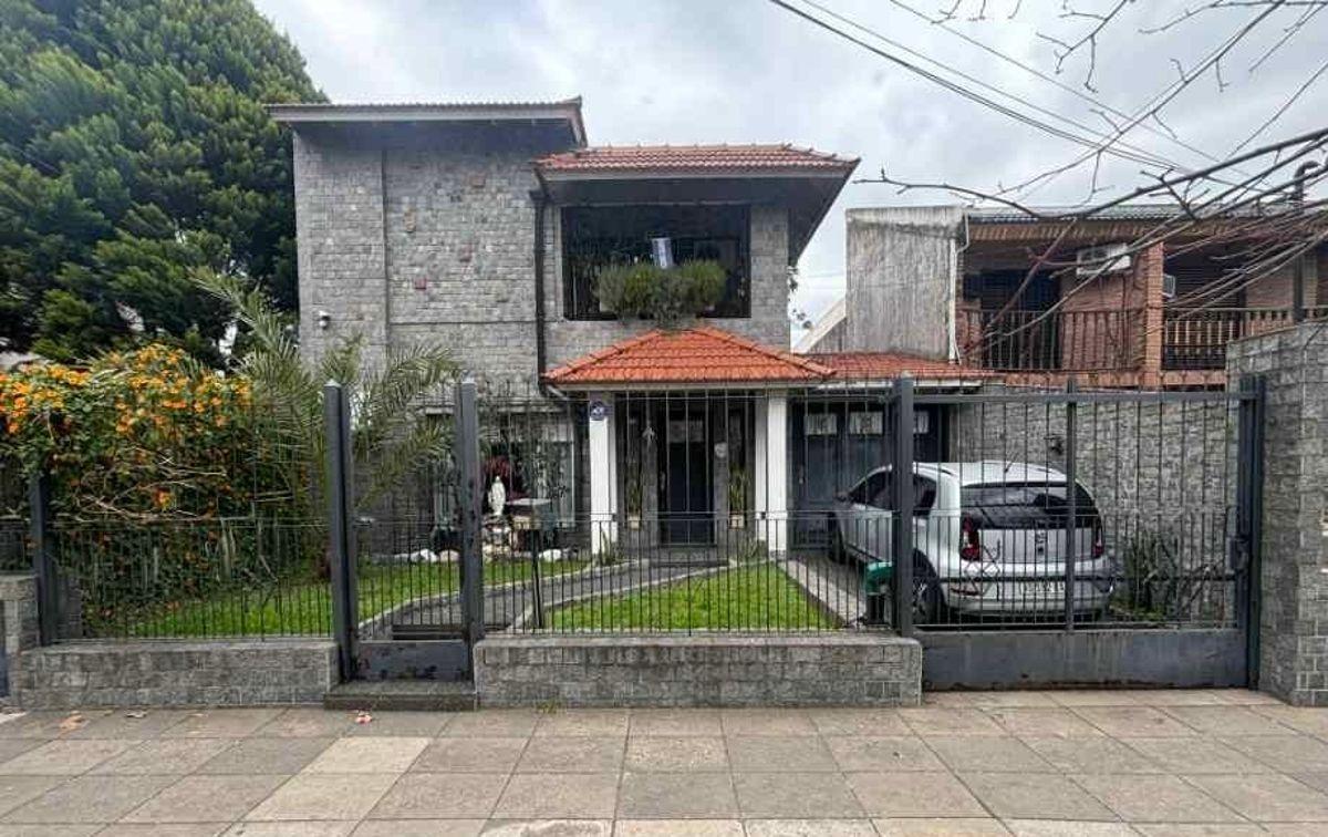 Chalet en Venta de 2 plantas ubicado en Morón Centro