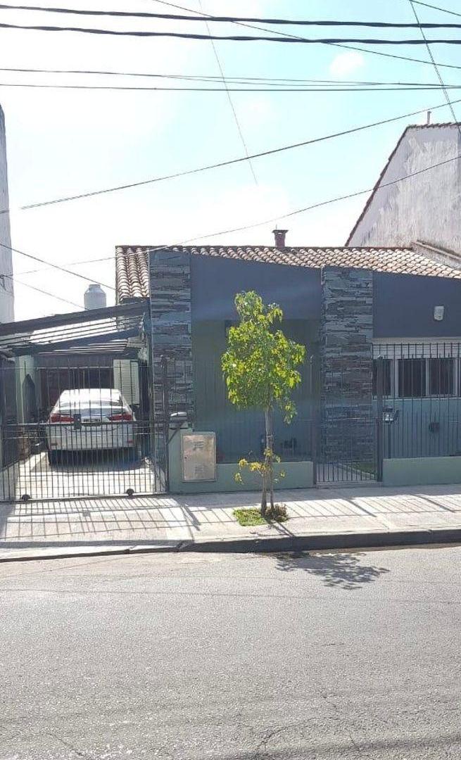 Chalet en Venta, excelente estado en Ituzaingó Norte con 3 dormitorios y Jardín.