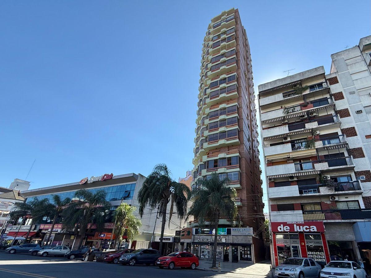 Departamento de categoría en Venta, 4 Dormitorios y doble Cochera en el Centro de Ramos Mejía.