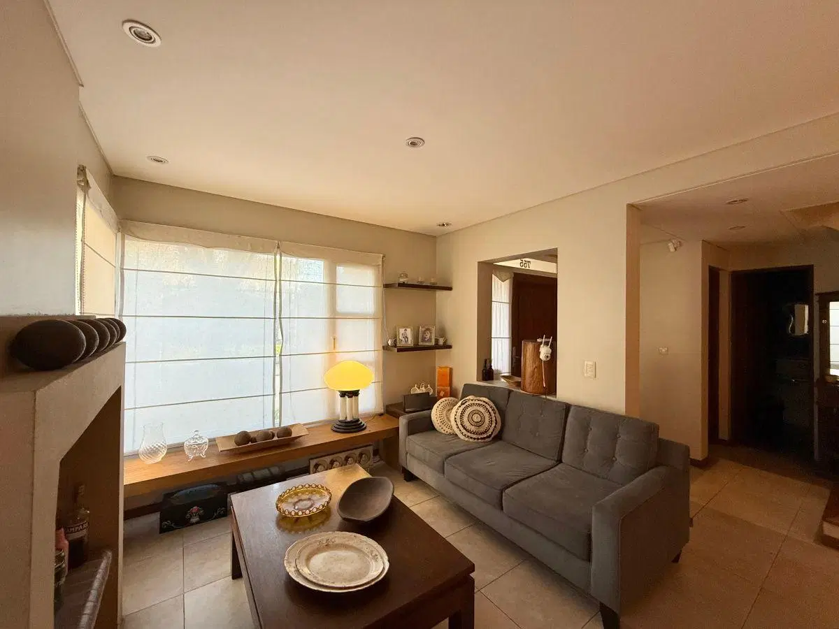 Casa en Venta con 3 Dormitorios, Jardín y Pileta en Ituzaingó Norte 3