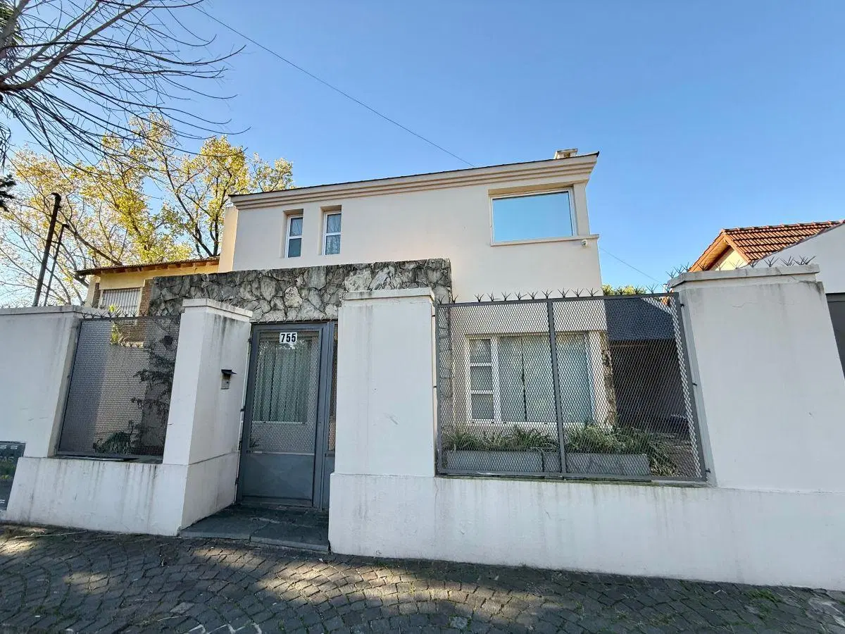Casa en Venta con 3 Dormitorios, Jardín y Pileta en Ituzaingó Norte 2