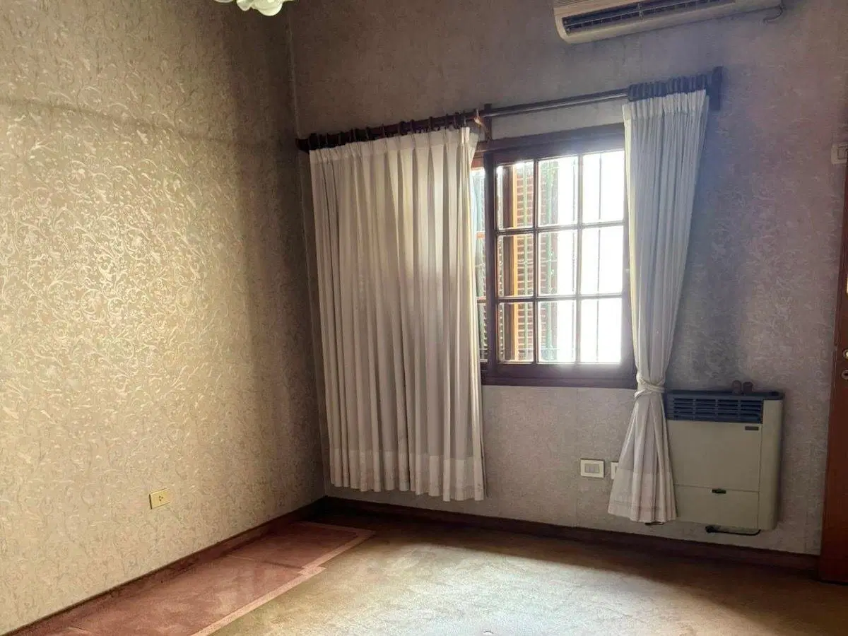 Casa en Venta en Castelar Sur de 271 m² con 4 dormitorios, Jardín con Pileta y Quincho 3