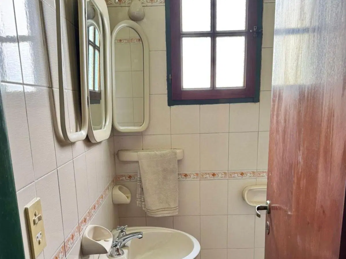 Casa en Venta en Castelar Sur de 271 m² con 4 dormitorios, Jardín con Pileta y Quincho 5