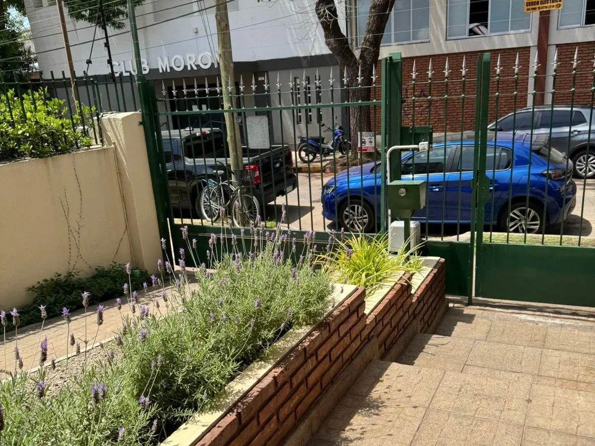 Casa en Venta en Castelar Sur de 271 m² con 4 dormitorios, Jardín con Pileta y Quincho 4