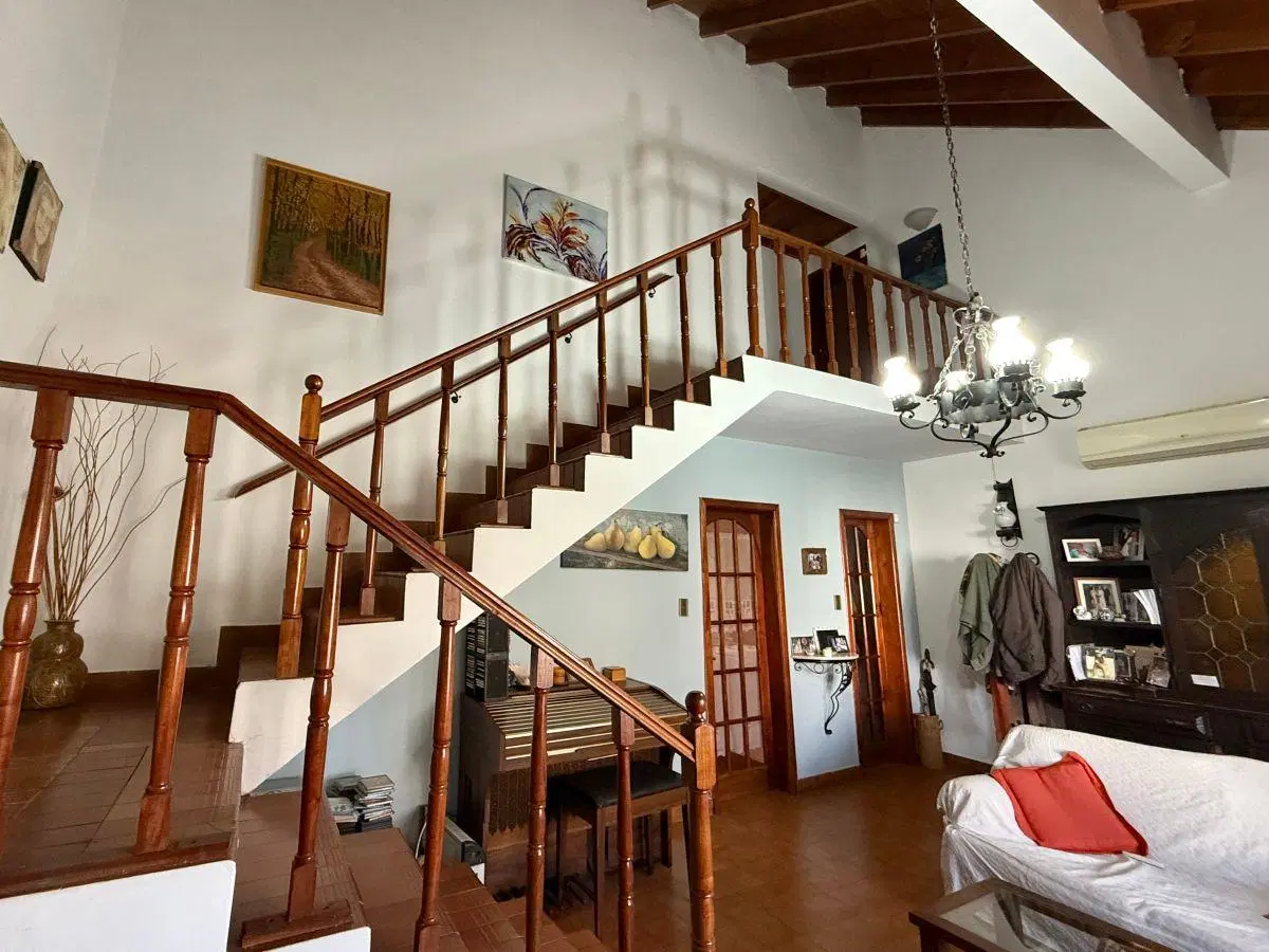 Casa en Venta ubicada en Castelar Norte con 2 Dormitorios y amplio Jardín 3