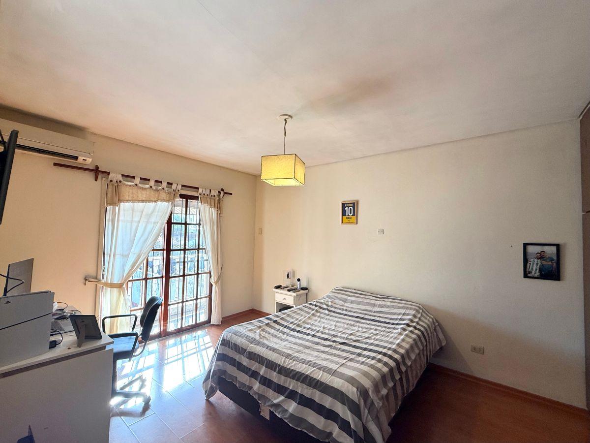 Foto de Casa en Venta de 300 m² con 4 dormitorios y amplio Jardín con Pileta en, imagen 3