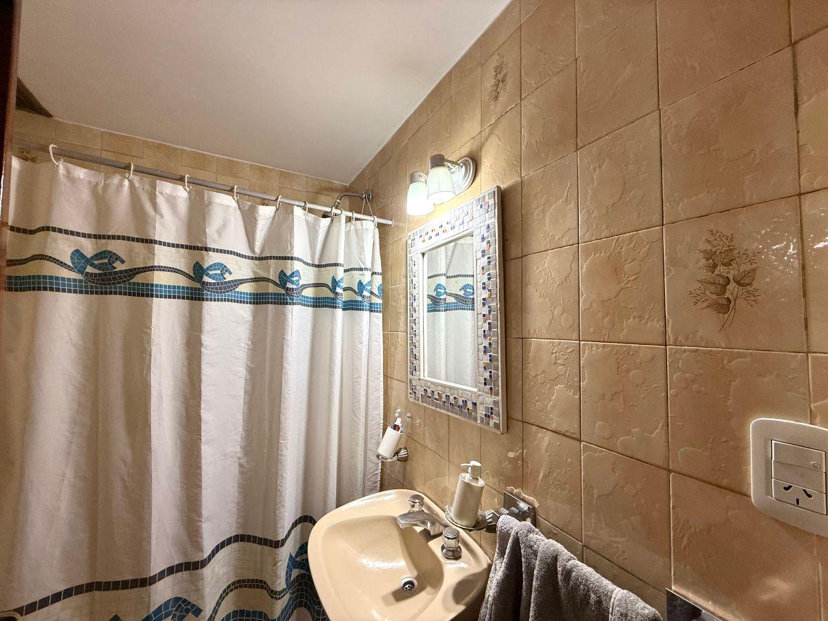 Foto de Casa en Venta de 300 m² con 4 dormitorios y amplio Jardín con Pileta en, imagen 4