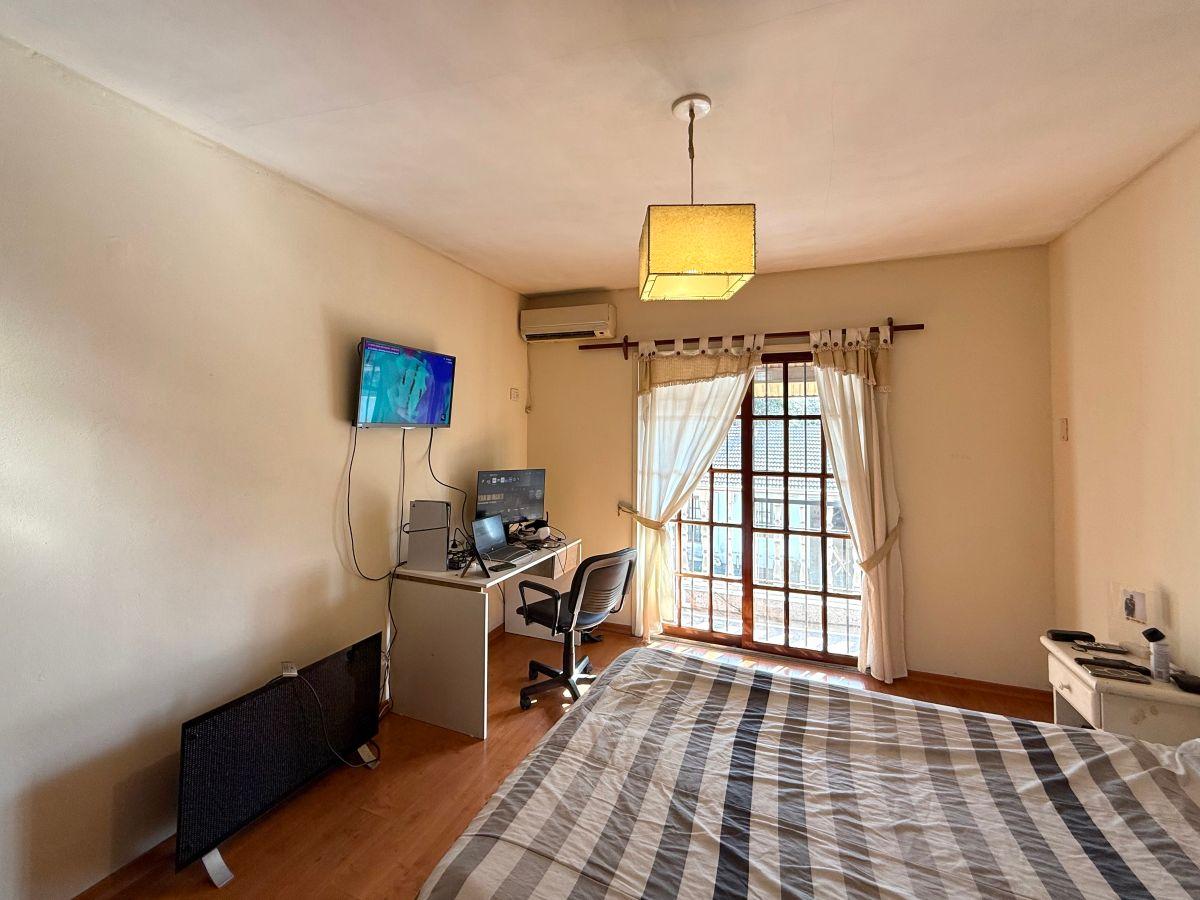 Foto de Casa en Venta de 300 m² con 4 dormitorios y amplio Jardín con Pileta en, imagen 5