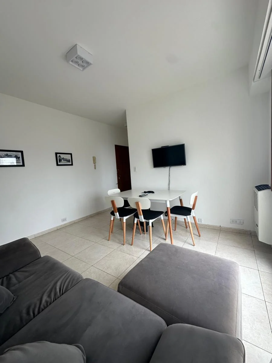 Departamento Tres Ambientes en Luro y San Luis 2