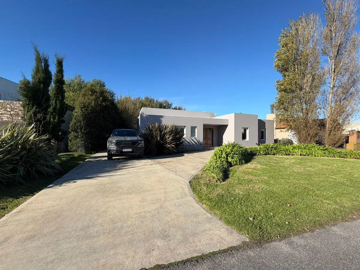 Casa 5 ambientes con pileta en Rumencó, barrio Los Ceibos 3
