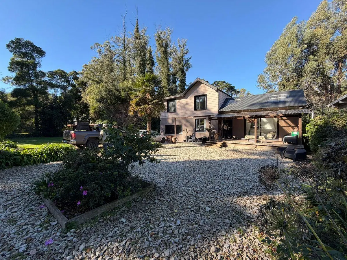 Casa de 3 dormitorios con gran parque sobre lote de 900 m² 4